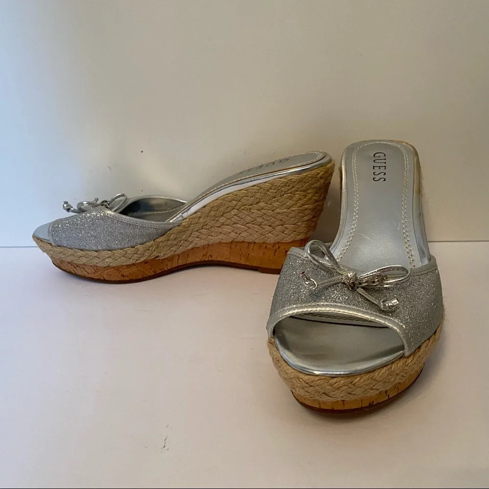 GUESS SHOES WEDGE PLATFORM SILVER GLITTER BOW CHARM Size 7.5 M SLIDES HEELS